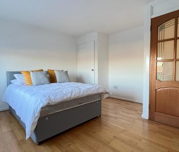 3 bedroom flat to rent - Photo 2