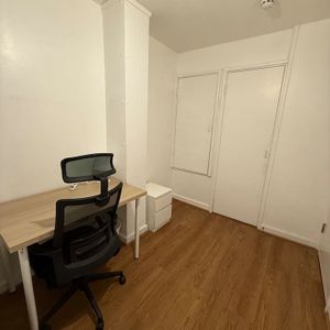 Room in a Shared House, London, SE8 - Photo 2