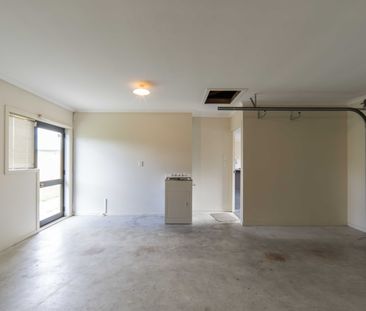 Three Bedroom Brick Home - Photo 4