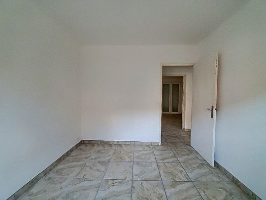Avignon : Appartement T3 récent et climatisé avec balcon et parking, - Photo 1