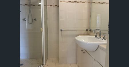 Modern 2 Bedroom Apartmentin Convenient Location - Photo 3