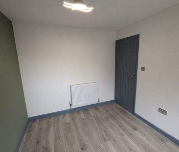 3 Bed End Terrace, Barlow Close, SM6 - Photo 4