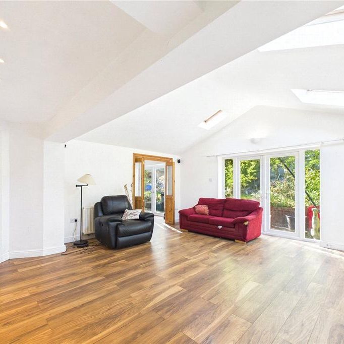 3 bedroom semi-detached house to rent - Photo 1