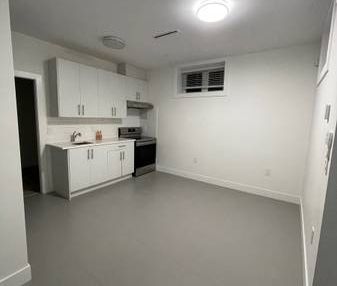 1 bedroom basement suite - Photo 2