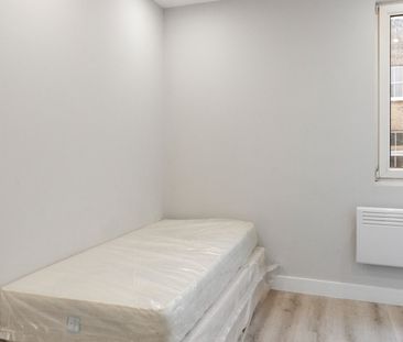 Studio Flat, Grafton Road, NW5 - Photo 2