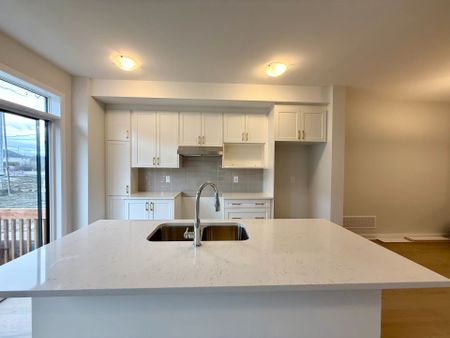 For Lease - 504 Ingenuity Row, Kanata, Ontario - Photo 5