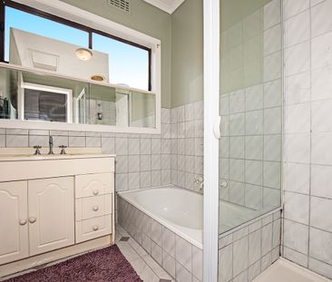 38 Denver Street, Bentleigh East VIC 3165 - House For Rent | Domain - Photo 4