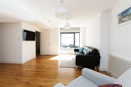 Dickens Mews, London, EC1M 5SZ - Photo 2