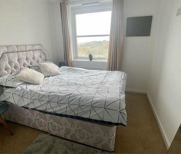 2 bedroom penthouse to rent - Photo 5