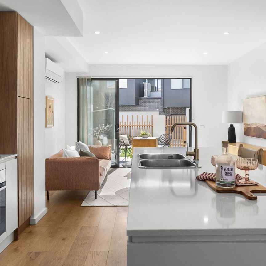 149 Sutherland Crescent, Taylor – A Sunlit Two-Level Sanctuary - Photo 1