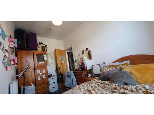 3 bedroom flat to rent - Photo 1