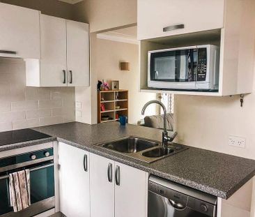 Charming 2-Bedroom Brick & Tile Unit - Photo 4