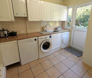 Chobham Road, Woking - 3 bedrooms Property for lettings - Seymours - Photo 5