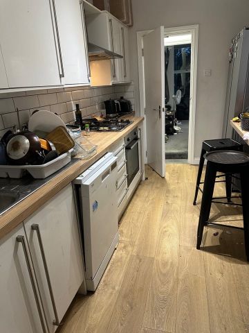 Room in a Shared House, Burley Road, LS4 - Photo 4