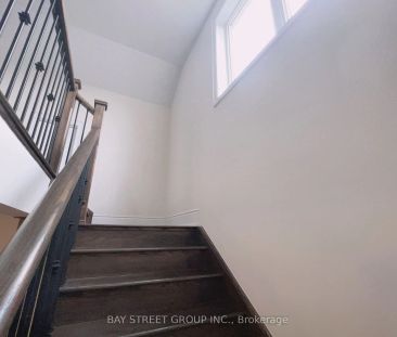 Detached Home For Lease | N9245919 - Photo 4