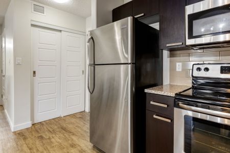 - 3 Bedroom at Avalon Court - Photo 5