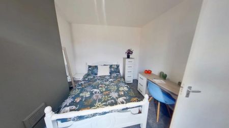 4 bedroom terraced house to rent - Photo 3