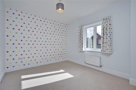 4 bedroom semi-detached house to rent - Photo 3