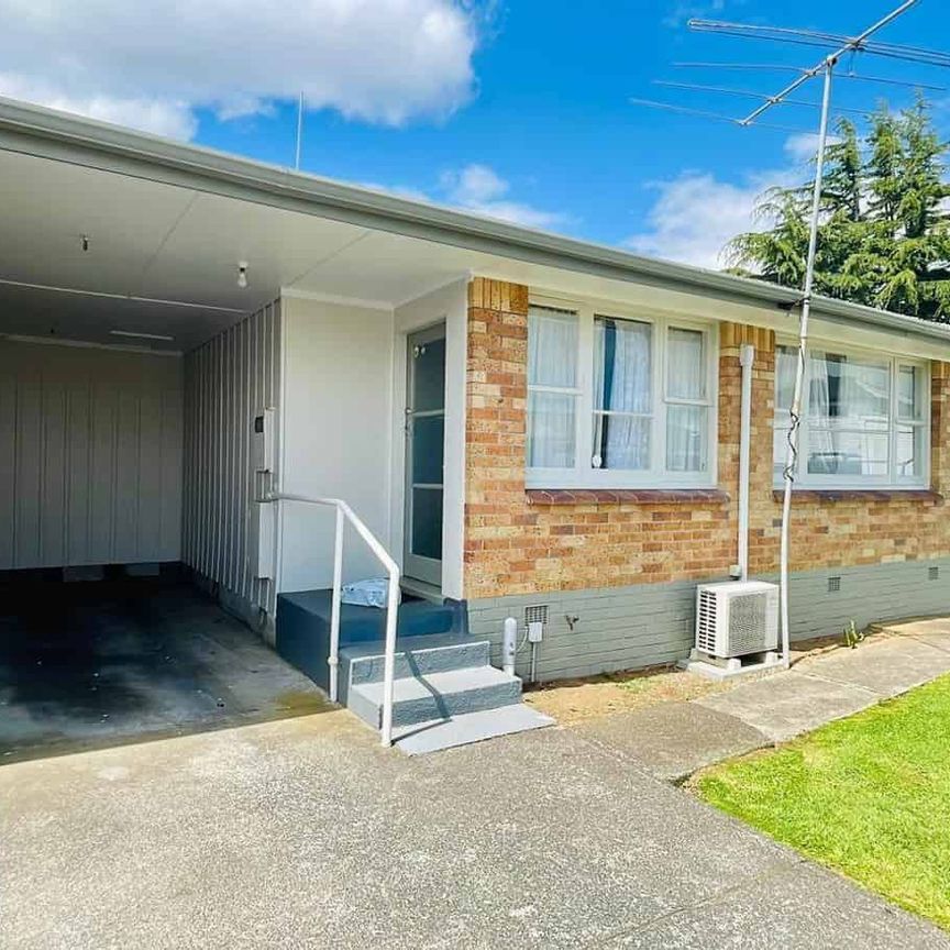 1.5 bedroom unit with carport - Photo 1