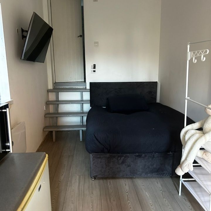 Studio Flat, Valley Road, NG5 - Photo 1