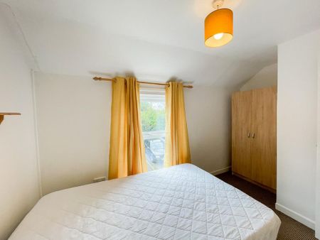 2 bedroom end of terrace house to rent - Photo 4