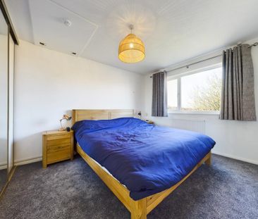 4 bedroom semi-detached house to rent - Photo 3