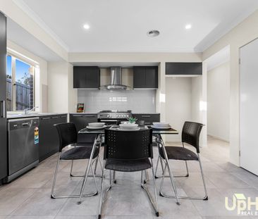 Immaculate Family House In MAYFIELD ESTATE! - Photo 6