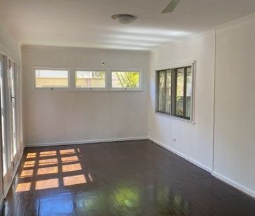 Furnished 1 Bedroom Renovated House for Rent - Close to UQ and Amen... - Photo 6