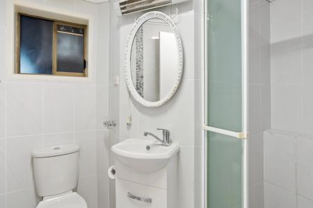 Expansive Family Home with Triple Garage & Multiple Living Zones. CONTACT JULIE SYKES 0438 050 110 - Photo 5