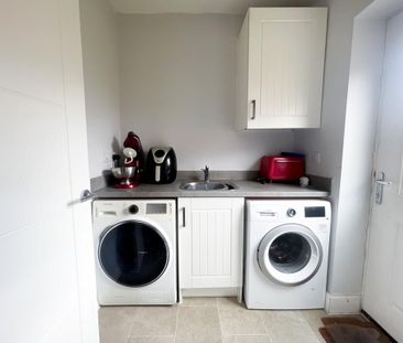 4 bedroom detached house to rent - Photo 2