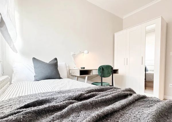 Calle de Mariano Vela, Madrid, Community of Madrid 28026