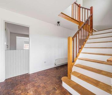 Applegarth Avenue, Guildford, GU2 - Photo 6