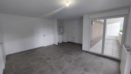 location Appartement T2 DE 43.9m² À SAINT EGREVE - Photo 2