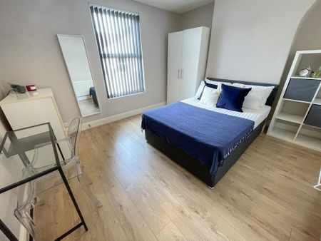 4 bedroom terraced house to rent - Photo 3