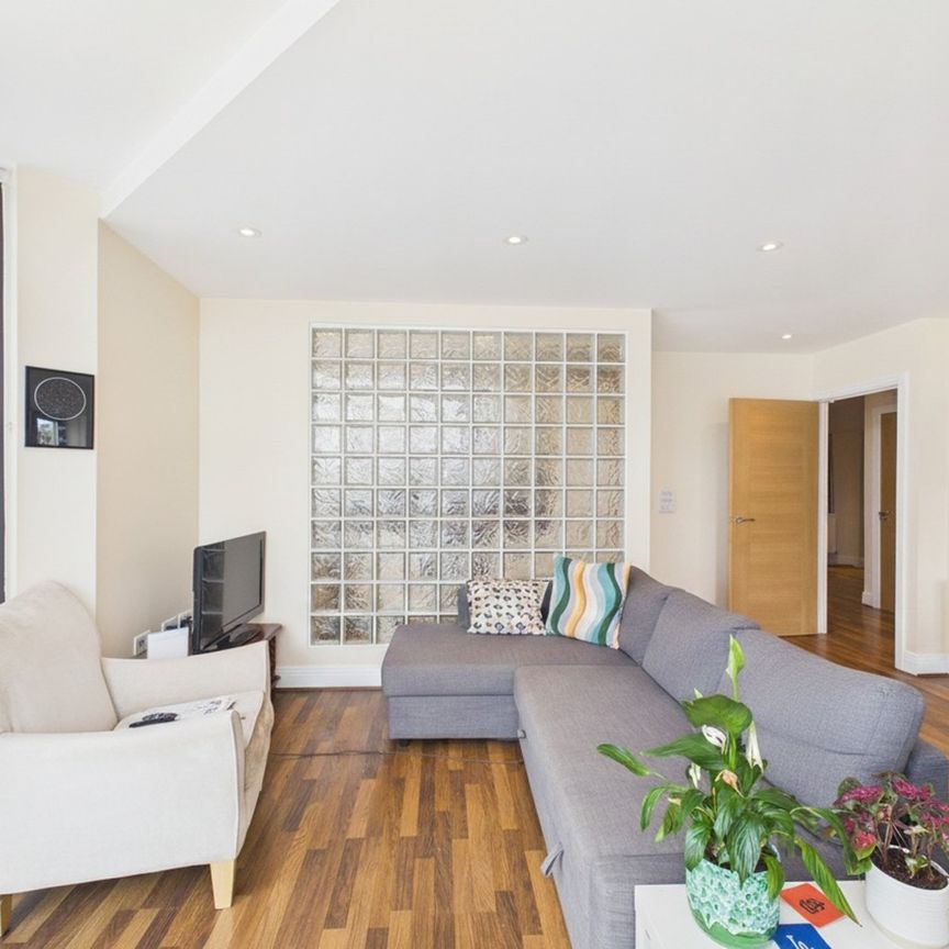 2 bedroom Flat in Bonham Court, Winnersh - Photo 1
