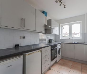Kings Avenue, Watford, Hertfordshire, WD18 - Photo 4