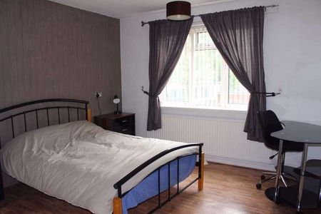 Student Flat // Bed // Aug, LN5 - Photo 3