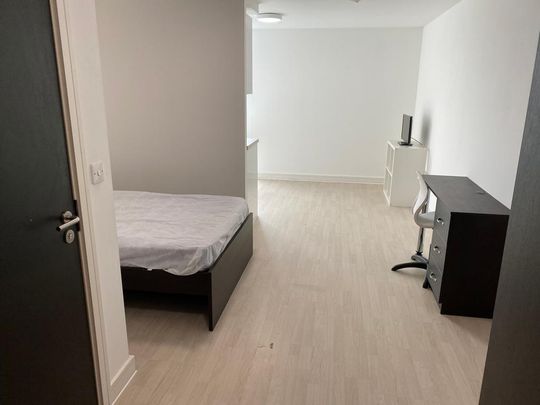 Studio to rent - Photo 1