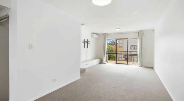 Two Bedroom, one bathroom - Photo 1