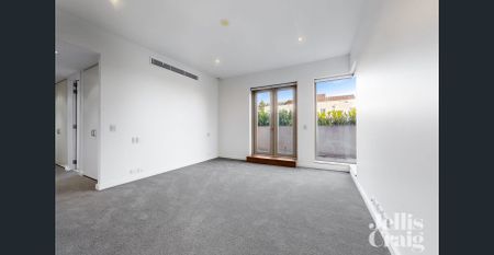 ABSOLUTE BEACHFRONT GOLDEN MILE WITH SPECTACULAR BAY AND CITY VIEWS - Photo 4