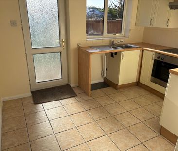 2 bedroom semi-detached house to rent - Photo 5