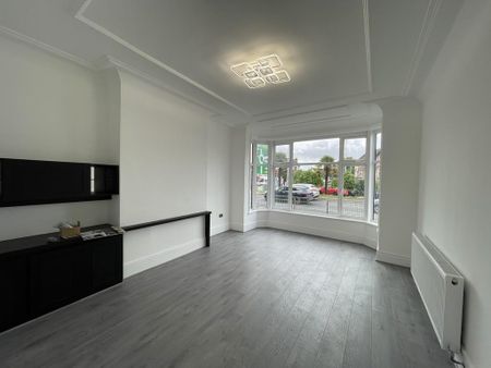 5 bedroom end of terrace house to rent - Photo 4