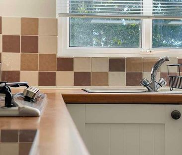 Clayhall House, RH2 - Photo 4