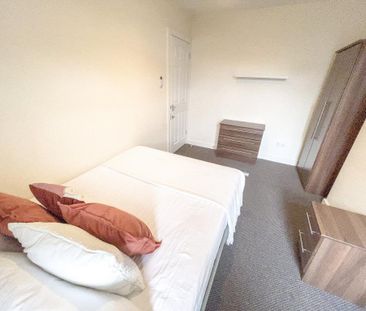4 bedroom terraced house to rent - Photo 5