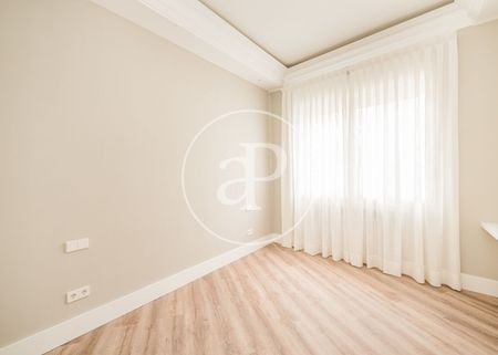 Flat for rent in Paseo de la Castellana. - Photo 3