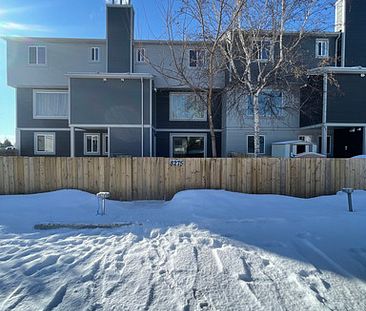 8275 29 Avenue - Townhouse in Millwoods | 8275 29 Avenue, Edmonton - Photo 1