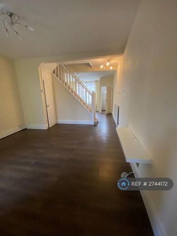 2 bedroom terraced house to rent - Photo 2