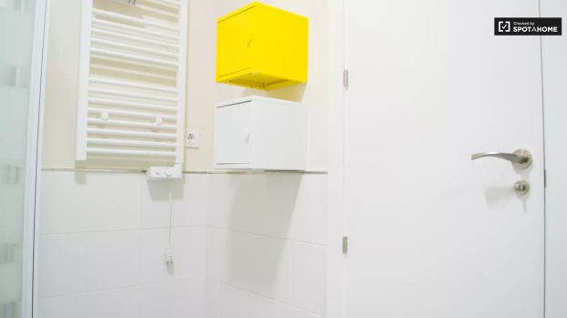 4-bedroom apartment for rent in Ciudad Jardín, Madrid - Photo 1