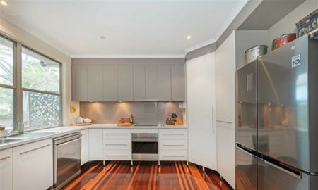 Comfort, Space and Style - The Ideal Svensson Heights Family Home - Photo 2