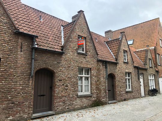 Gezellig rijwoning met stadskoer - Photo 1